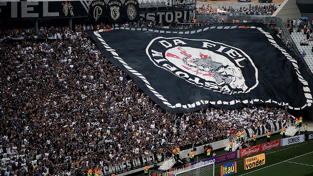 Torcida corintiana lota o estádio, mas 7% da renda do clube vai para a FPF